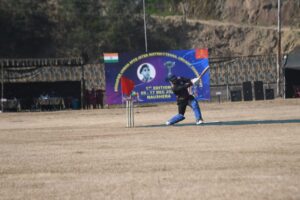 खेल के दौरान खिलाड़ी अपने बल्ले से शॉट लगाते
