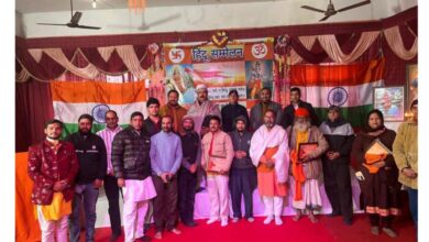 सम्मेलन के दौरान सभी सदस्य एक होकर तस्वीर खिंचवाते