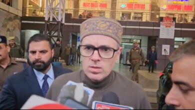 कटरा पहुंचने पर जम्मू कश्मीर के मुख्यमंत्री उमर अब्दुल्ला पत्रकारों से बात करते हुए