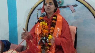 मुख्य वक्ता पूजनीय सुश्री गायत्री देवी जी ने भगवद्गीता के प्रथम अध्याय पर विस्तार से प्रकाश डालते हुए