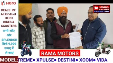 तहसीलदार को ज्ञापन सौंपते समाज सेवक सुखदेव सिंह अन्य साथी