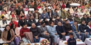 सरथल फेस्टिवल के दौरान मुख्य अतिथि व गणमान्य लोग फेस्टिवल का लुत्फ लेते 