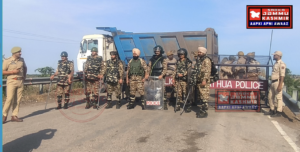 कोटपुनु मे नशे के खिलाफ कार्यवाही के दौरान पंडोरी पुल पर सुरक्षा कर्मी पुल पर आवाजही को बंद किए हुए